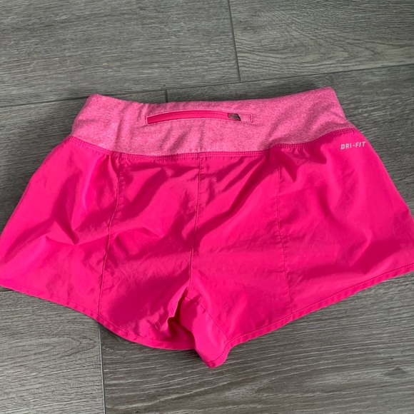 Pink nikes - Picture 2 of 5